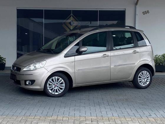 FIAT IDEA 1.6 MPI ESSENCE 16V FLEX 4P MANUAL FIAT IDEA 1.6 MPI ESSENCE 16V FLEX 4P MANUAL